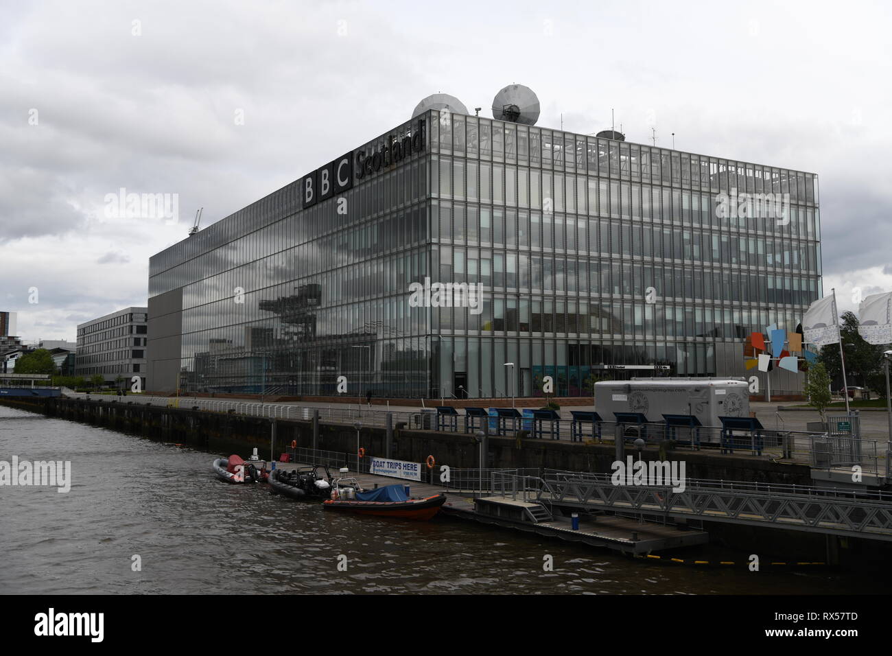 BBC Pacific Quay. BBC Scotland sede situata sul fiume Clyde a Glasgow. Aperto da Gordon Brown in settembre 2007. Foto Stock