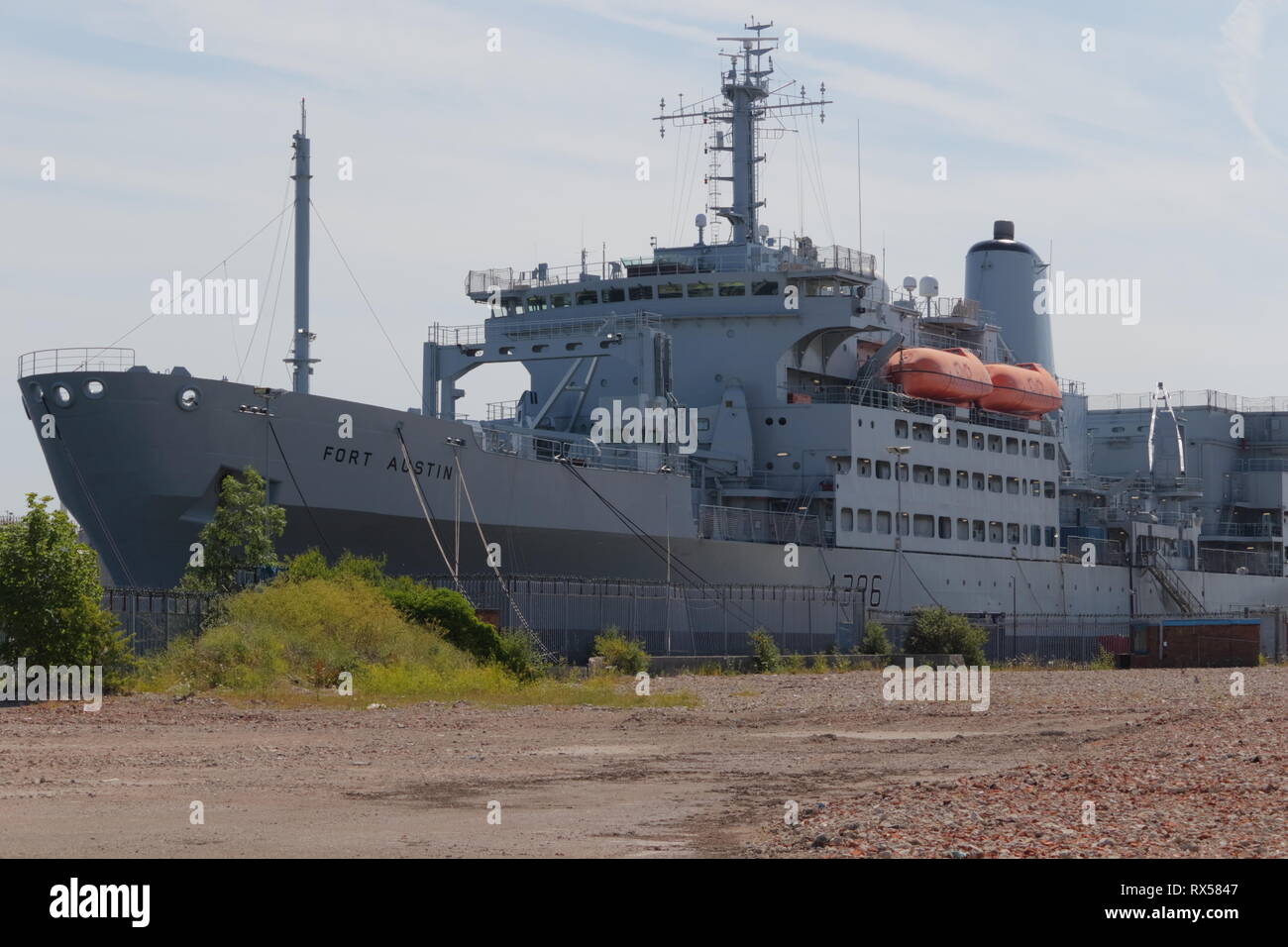 RFA Fort Austin ancorata in Liverpool Foto Stock