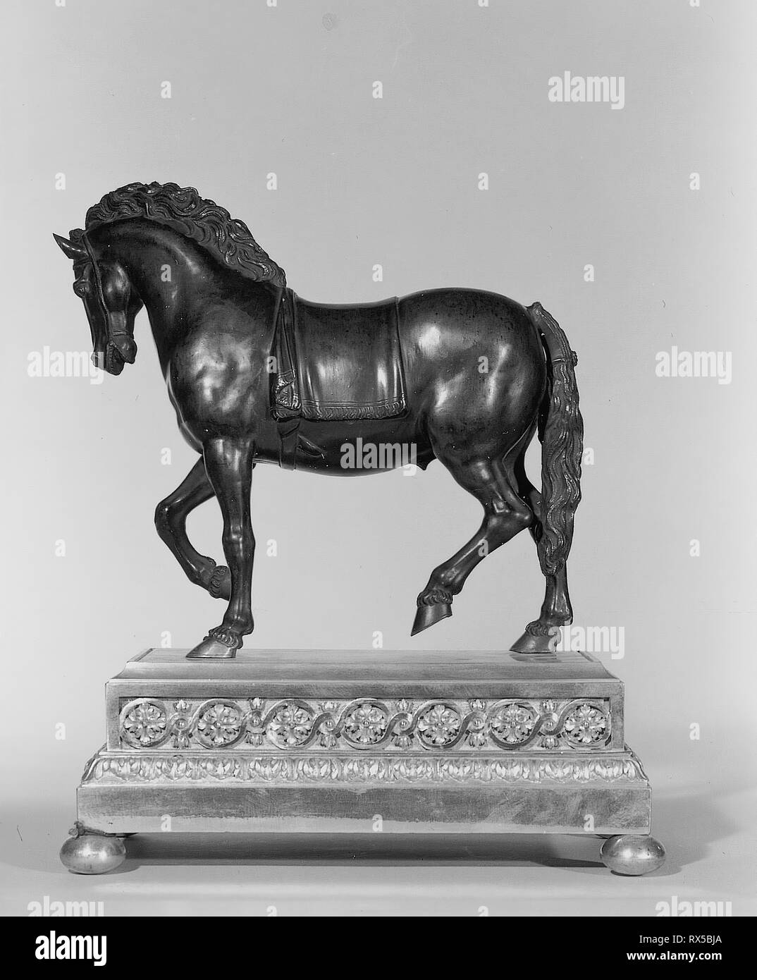 La stimolazione Cavallo (uno di una coppia). Dopo la progettazione del Giambologna; Italiano, nato nelle Fiandre, 1529-1608. Data: 1575-1595. Dimensioni: 34,3 × 27,6 × 15,9 cm (13 1/2 × 10 7/8 x 6 1/4 in. ). Bronzo con dorature. Origine: Italia. Museo: Chicago Art Institute. Autore: GIOVANNI DA BOLOGNA. Foto Stock