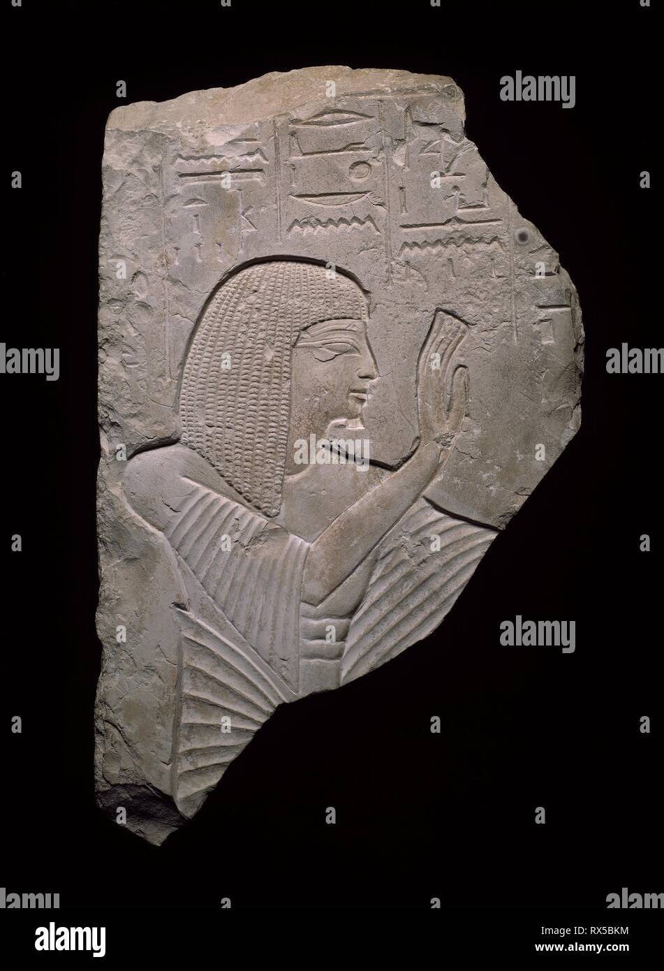 Frammento di una stele commemorativa (pietra) di Neferhotep. Egiziano. Data: 1292 BC-1202 BC. Dimensioni: 38,5 × 23,75 × 5,75 cm (15 × 9 3/8 x 2 3/8 in.). Il calcare e pigmento. Provenienza: Egitto. Museo: Chicago Art Institute. Autore: antica egiziana. Foto Stock