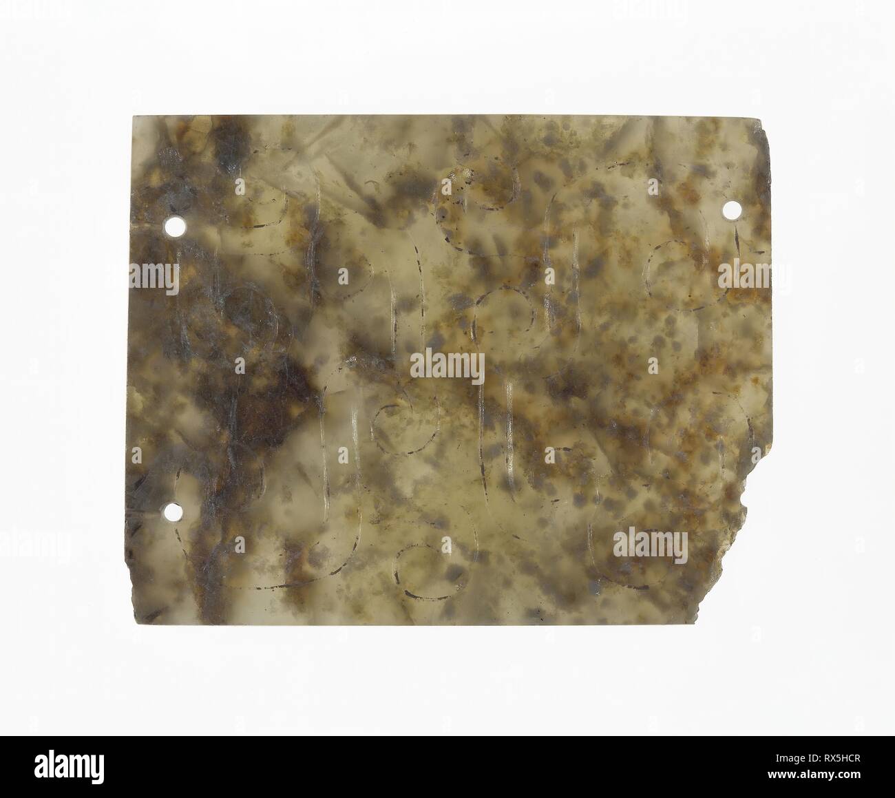 La placca. Cina. Data: 700 BC-500 BC. Dimensioni: 4,4 × 3,5 × 0,3 cm (1 3/4 × 1 3/8 × 1/8 in.). Jade. Provenienza: Cina. Museo: Chicago Art Institute. Foto Stock