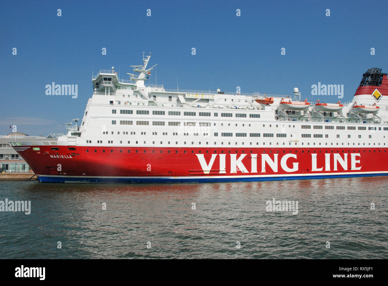 MS Mariella, un cruise ferry o rivestimento di proprietà di Viking Line, nel porto di Helsinki, Finlandia, Europa Foto Stock