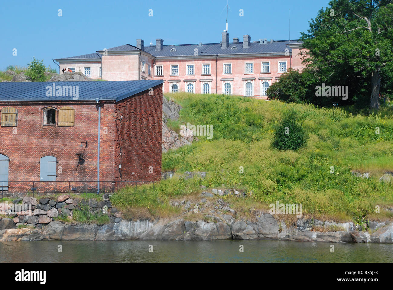 Isola Suomenlinna e fortezza difensiva, una storica attrazione turistica e destinazione turistica appena fuori di Helsinki, Finlandia, Europa Foto Stock