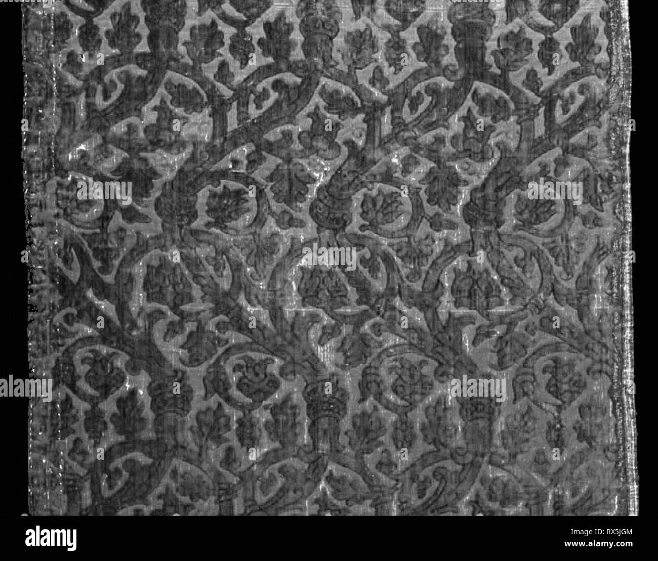 Pannello. L'Italia, Firenze. Data: 1501-1600. Dimensioni: 85,9 × 56,8 cm (33 7/8 × 22 3/8 poll.), ripetere: 34,3 × 14 cm (13 1/2 x 5 1/2 in.). Seta, warp-galleggiante di fronte raso con pila supplementare orditi di formatura e taglio intonso annullato il velluto. Origine: Firenze. Museo: Chicago Art Institute. Foto Stock