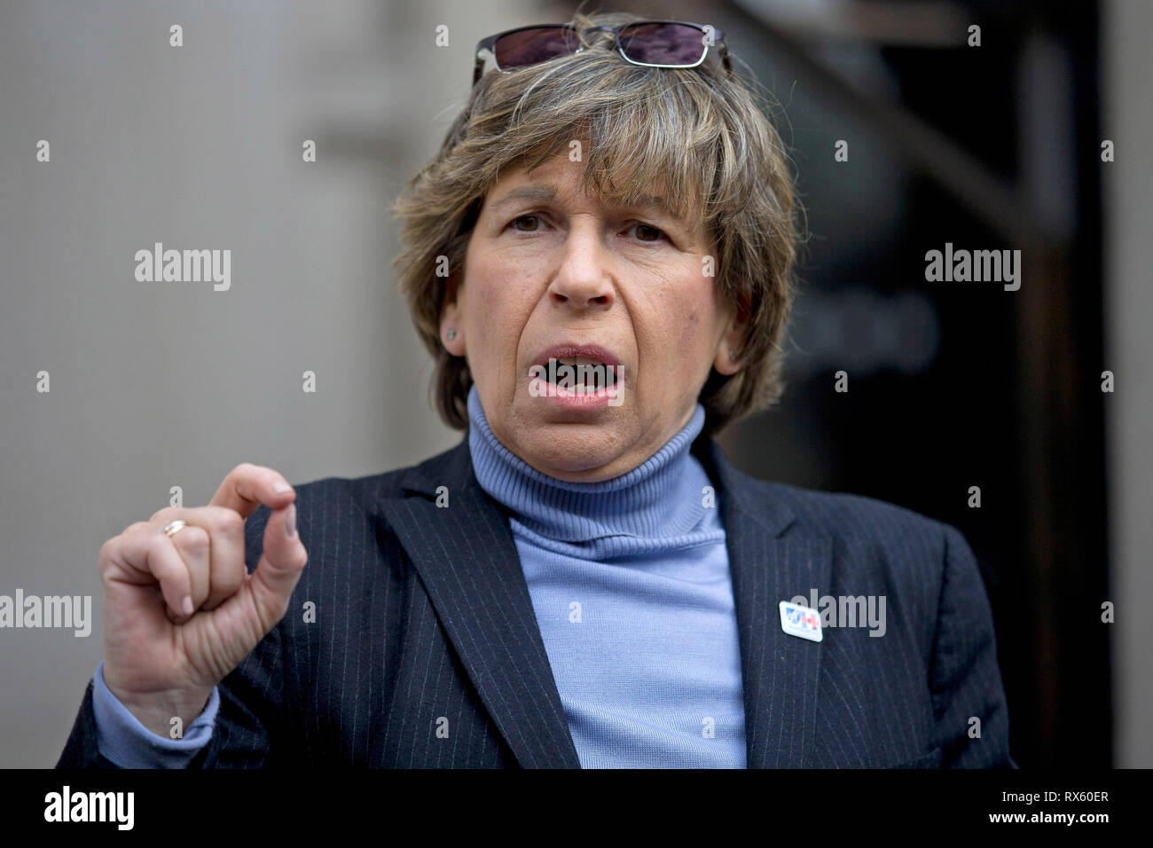 Randi Weingarten ATF Presidente in Londra, Regno Unito, per protestare fuori del Pearson AGM il 29 aprile, 2016. Foto Stock