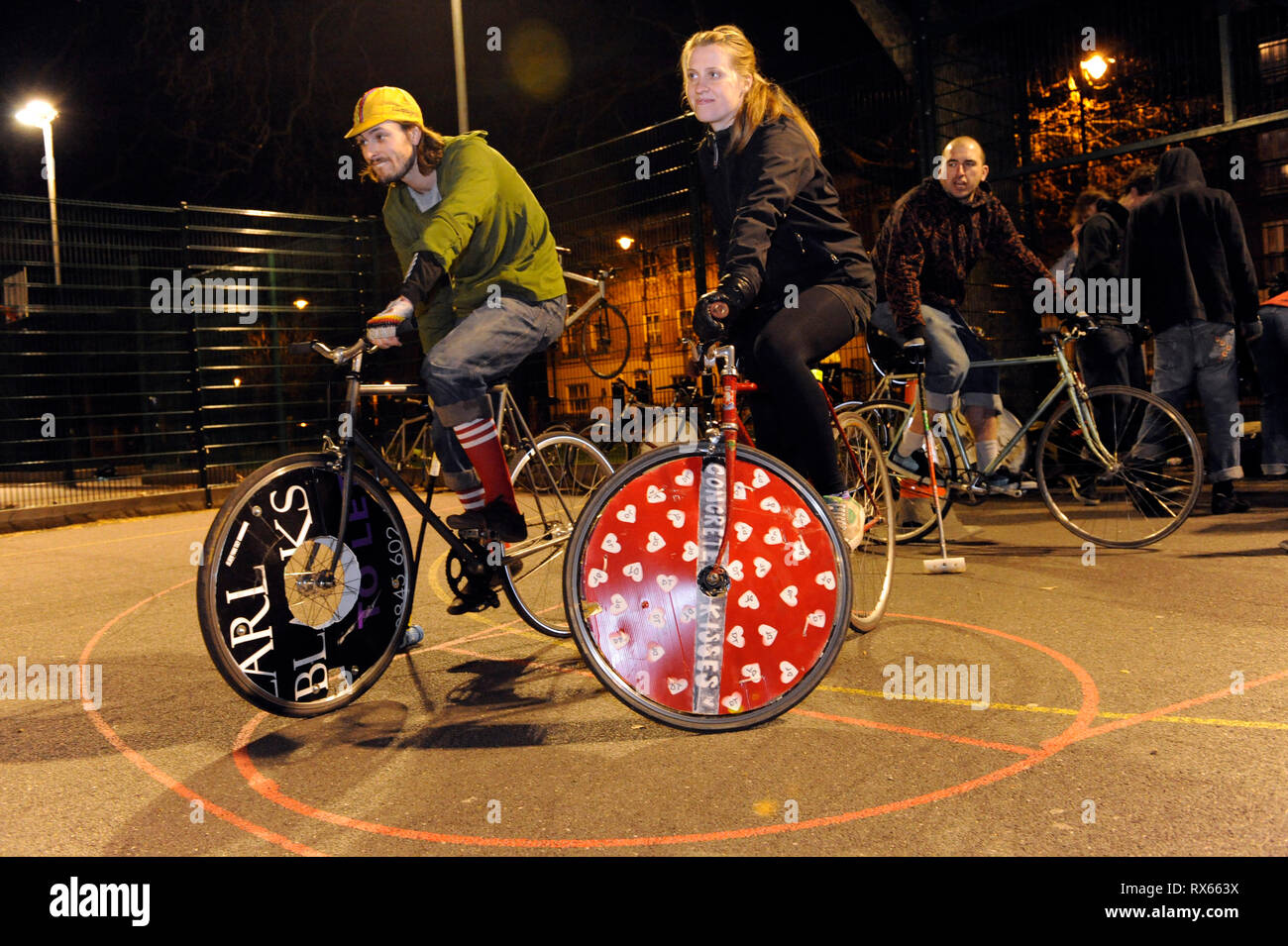 Bike polo a Newington Park, Londra. 01.04.09 Foto Stock