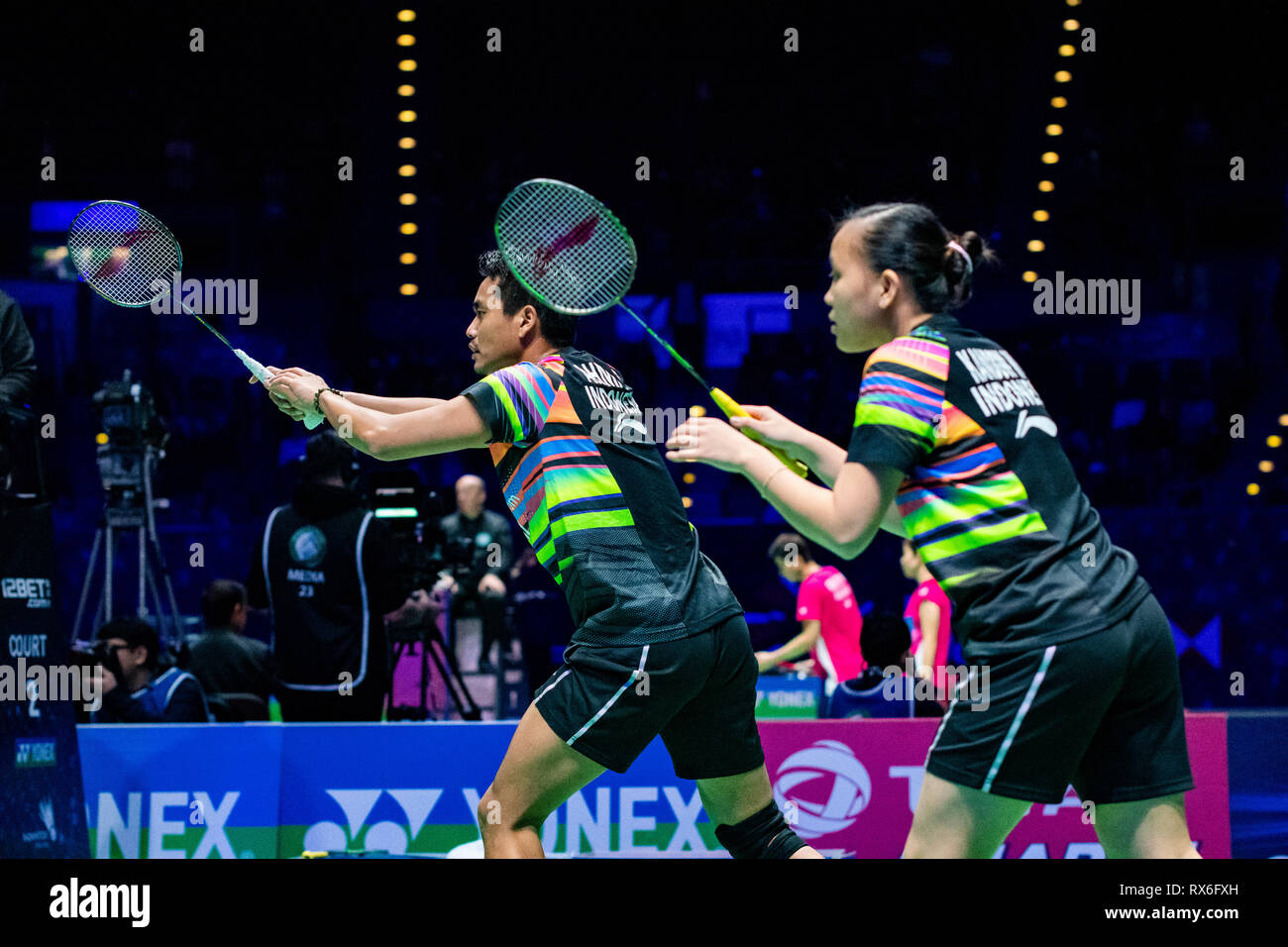 Birmingham, Regno Unito. 8 Mar 2019. Tutti Inghilterra aprire Badminton campionati - Giorno 3 Birmingham, Inghilterra - Marzo 8: Tontowi Ahmad e partner Oktavina Winny KANDOW DELL INDONESIA in azione durante il mix doppio contro Yuta Watanabe e partner HIGASHINO Arisa del Giappone a Overgrip Yonex tutti Inghilterra aprire Badminton campionati a Arena Birmingham il 8 marzo 2019 a Birmingham, Inghilterra. Credito: PATRICK ANTHONISZ/Alamy Live News Foto Stock
