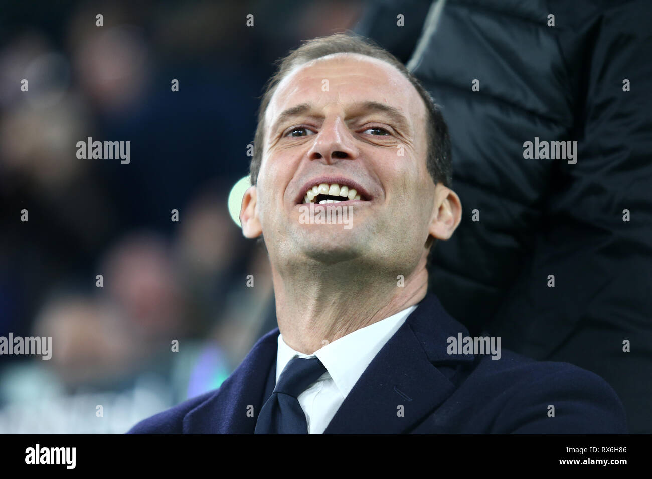 Torino, Italia. 8 marzo 2019. Massimiliano Allegri, head coach della Juventus FC, guarda sulla prima serie di una partita di calcio tra Juventus e Udinese Calcio. Credito: Marco Canoniero/Alamy Live News Foto Stock