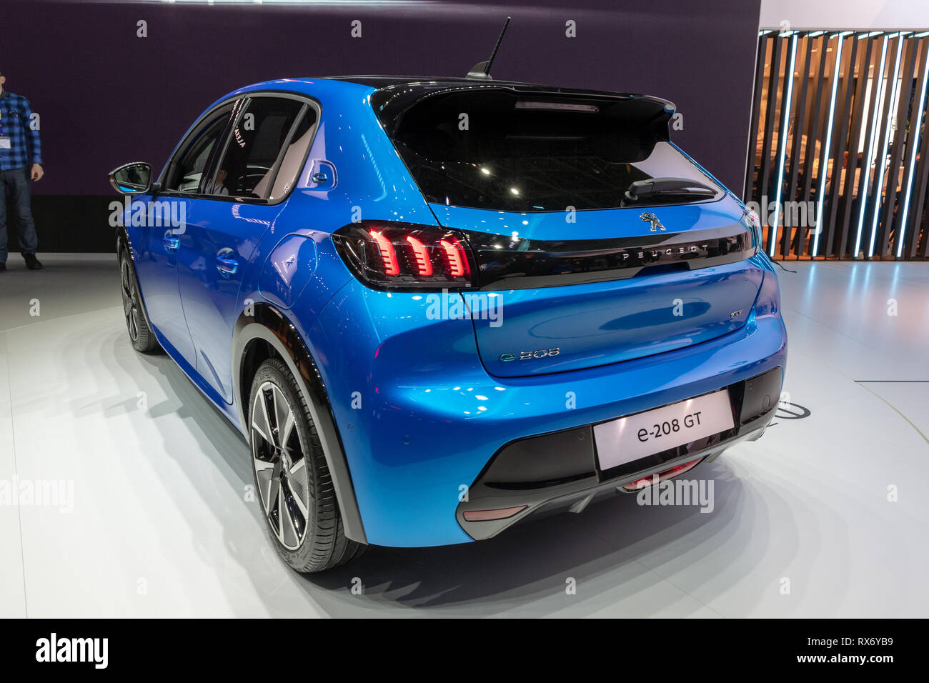 Ginevra, Svizzera - Marzo 5, 2019: Elettrico Peugeot e-208 reveiled auto all'ottantanovesimo Geneva International Motor Show. Foto Stock