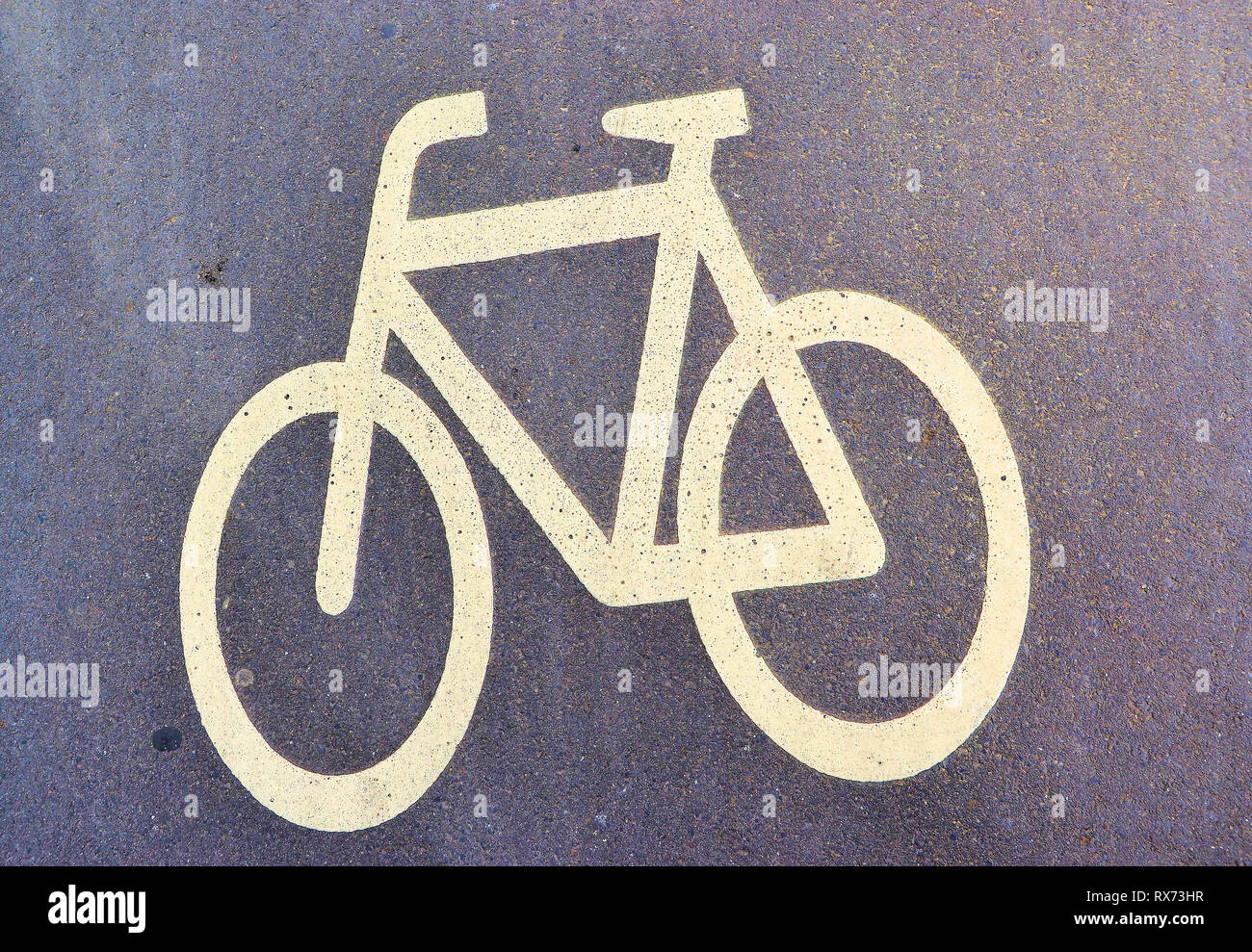 Simbolo su un percorso per biciclette Foto Stock