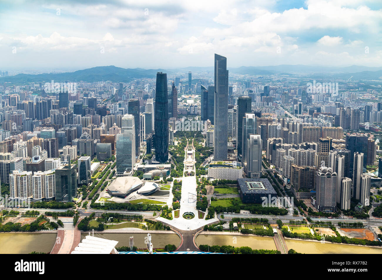 Luglio 2017, Guangzhou, Cina. Vista di Guangzhou quartiere centrale degli affari e del fiume Pearl da 488m piattaforma di osservazione del Cantone Tower, th Foto Stock