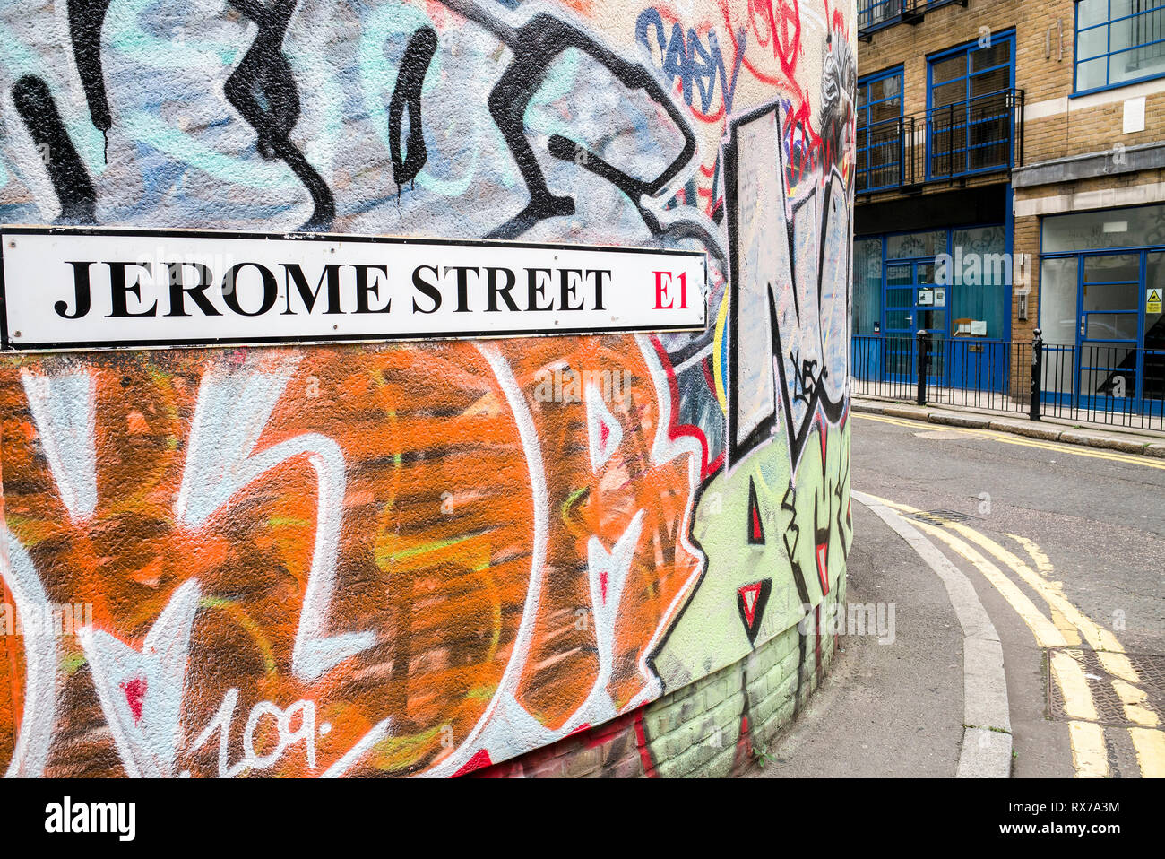 Graffiti und street art auf jerome street in spitalfields immagini e
