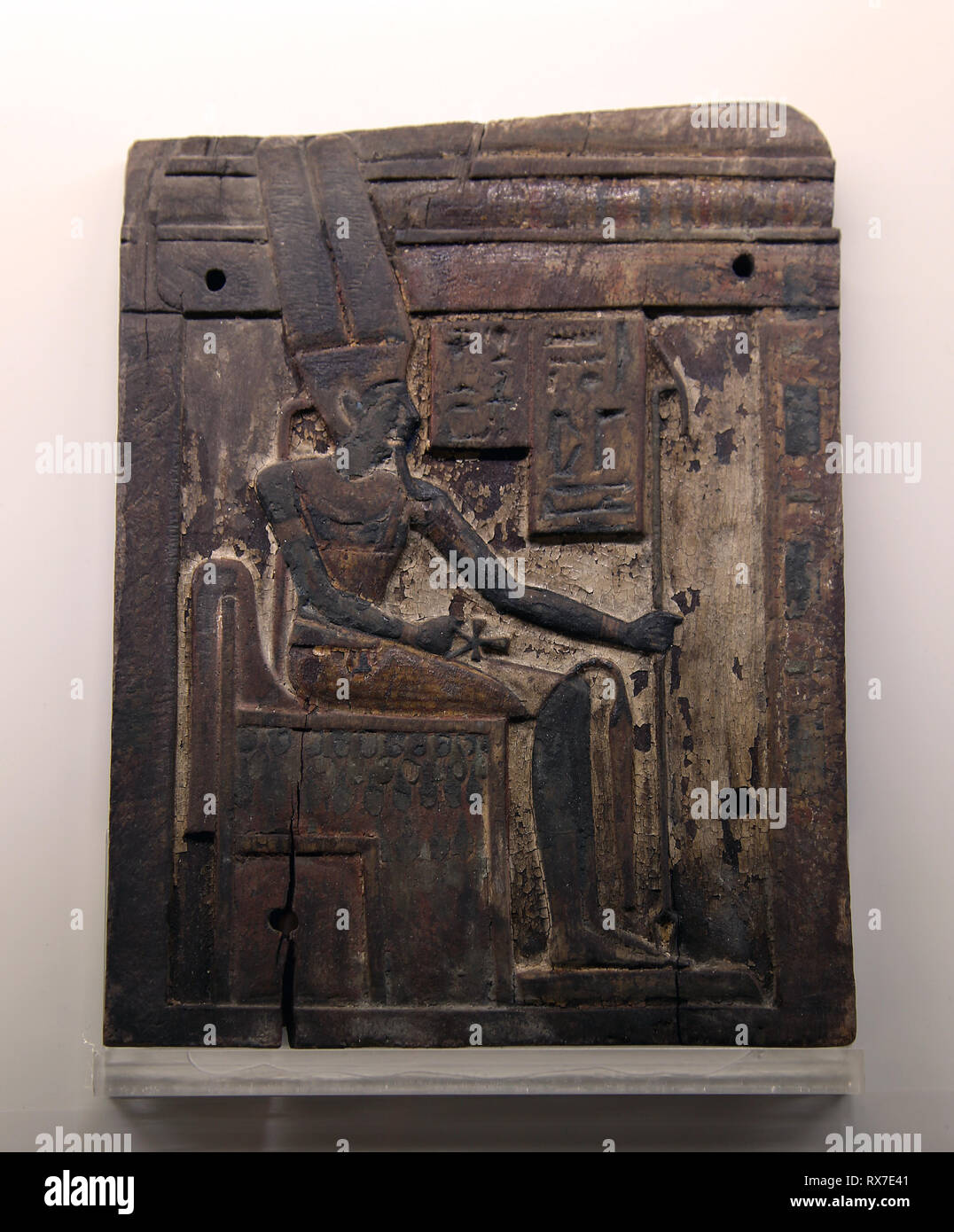 Lembi pettorali della mummia che mostra Amon-Re. Legno dipinto. Tebe, Nuovo Regno (1550-1069 BC ). Museo Nazionale di Napoli. L'Italia. Foto Stock