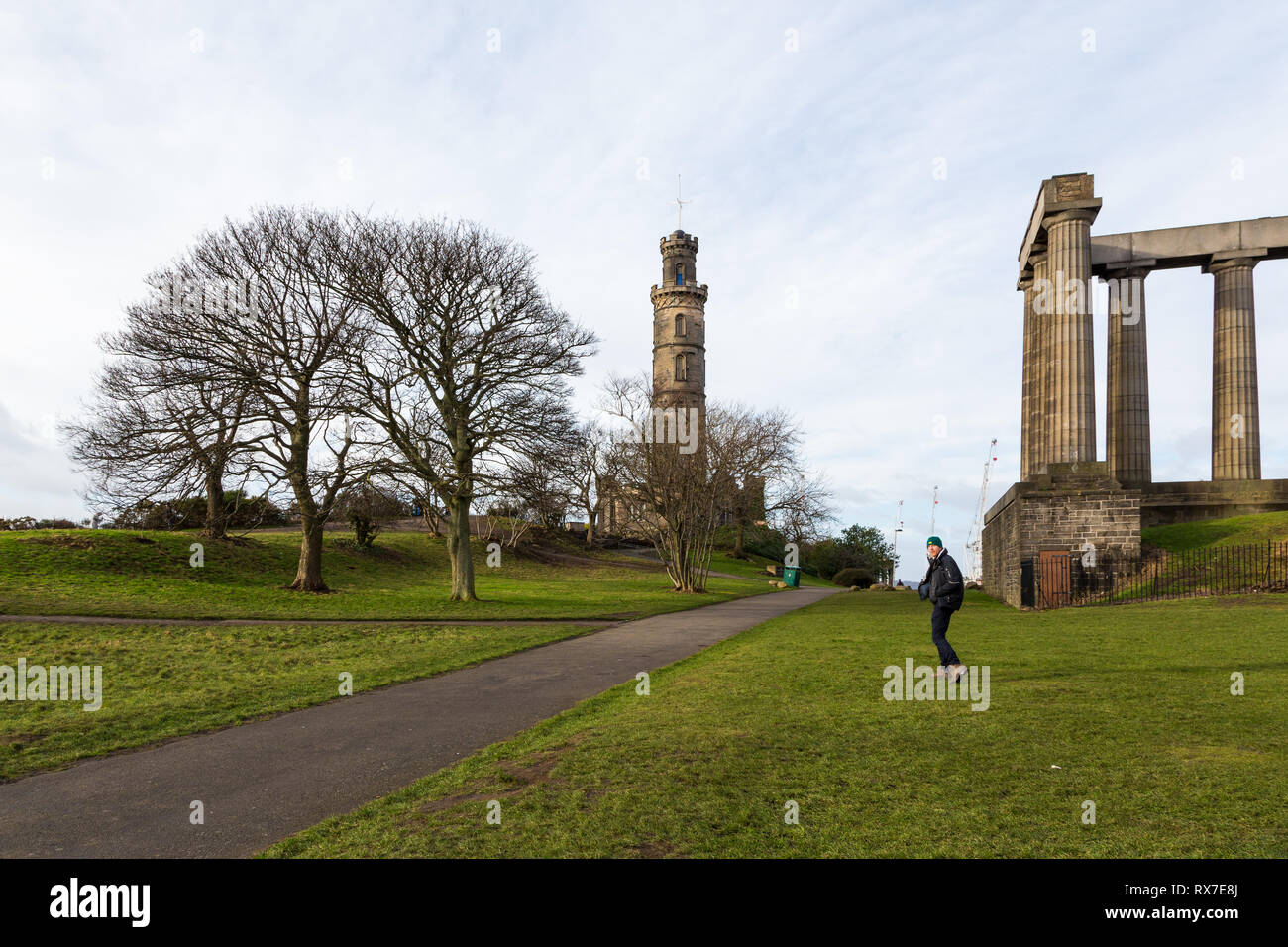 Edimburgo, Scozia - Febbraio 9, 2019 - Calton Hill, a est della città nuova, è in fondo di Princes Street Foto Stock