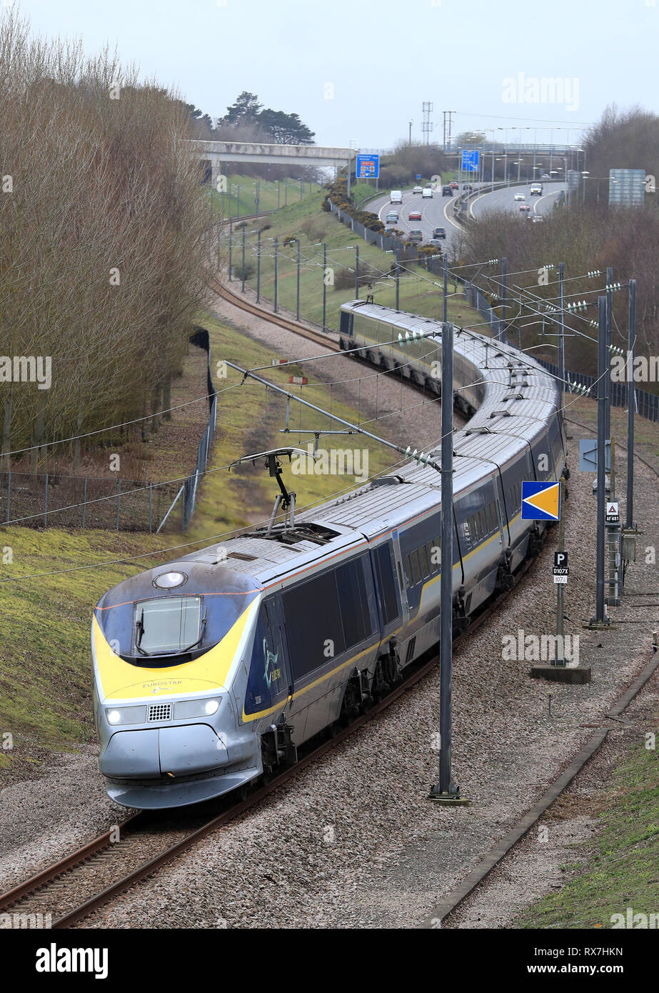 Un treno Eurostar teste per la Francia attraverso Folkestone nel Kent, come francese di funzionari doganali continuano il loro lavoro a regola d'azione industriale per protestare più pagare e mostrano l'effetto Brexit avrà sulla manica di passeggeri. Foto Stock
