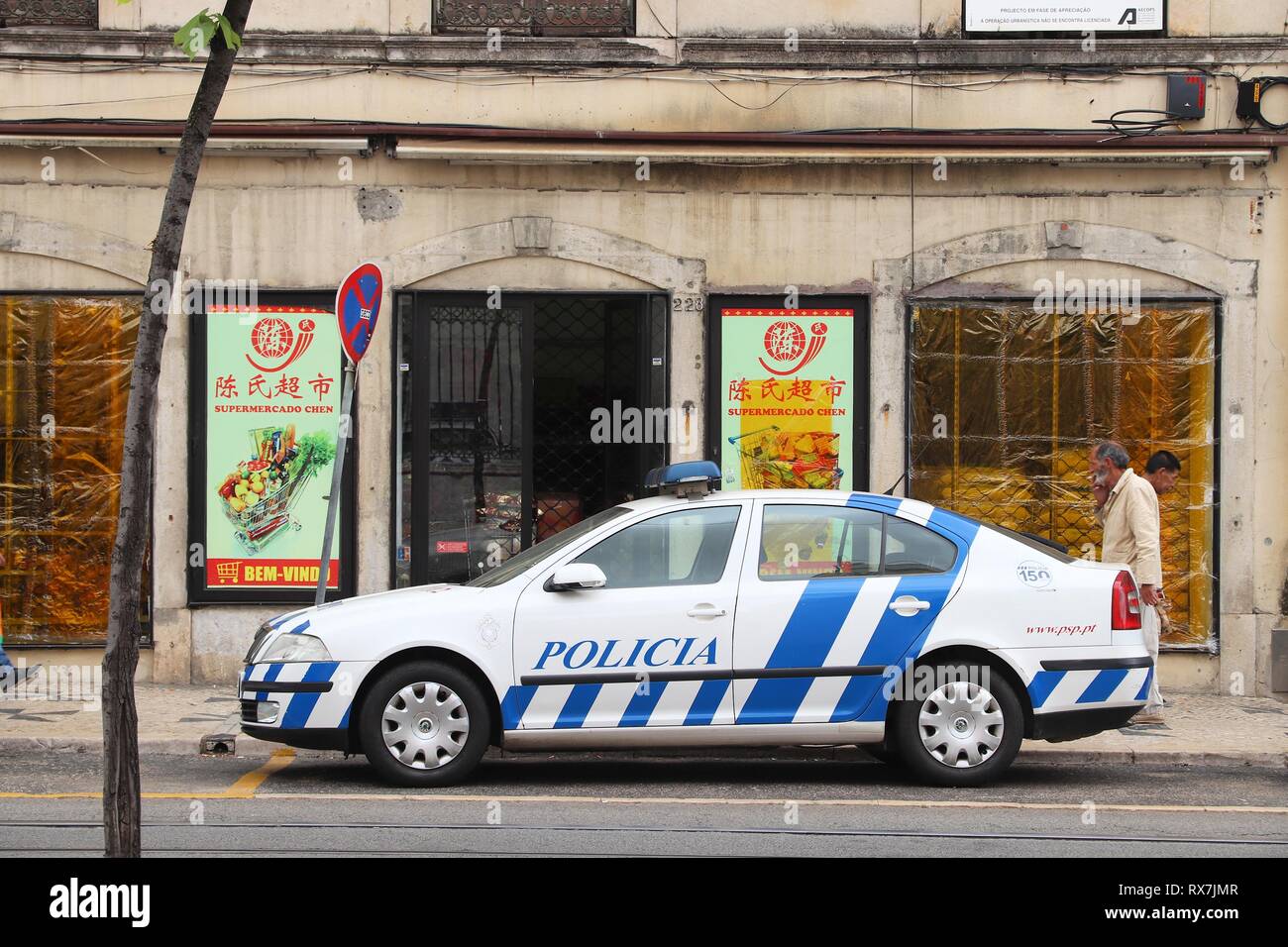 Lisbona, Portogallo - 4 giugno 2018: Skoda Octavia auto della polizia in Portogallo. Il nome completo del portoghese è forza di Pubblica Sicurezza Polizia (PSP). Foto Stock