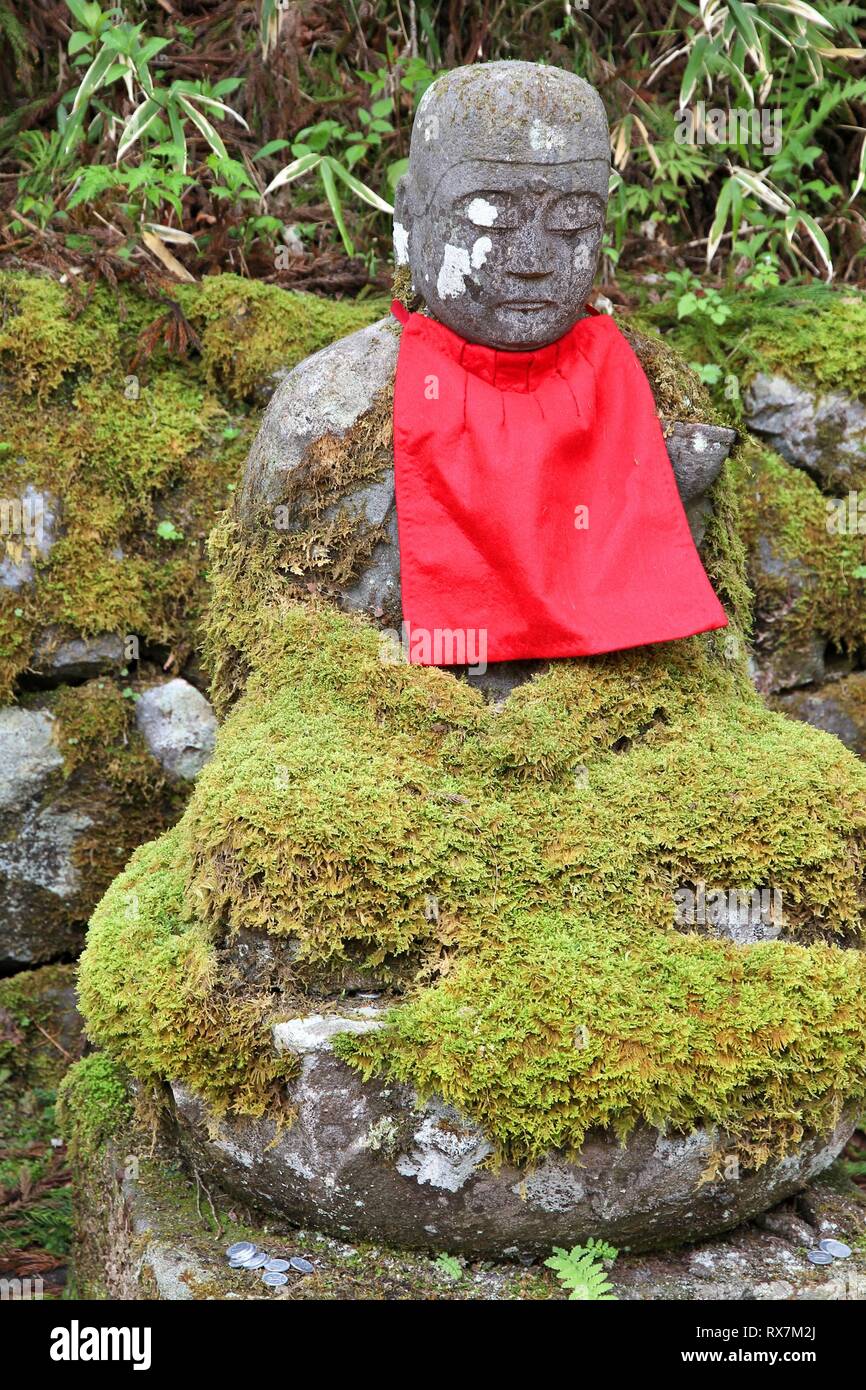 Nikko, Giappone - jizo statua al famoso Kanmangafuchi. Jizo, noto anche come Ksitigarbha bodhisattvas sono in East Asian Buddismo. Foto Stock