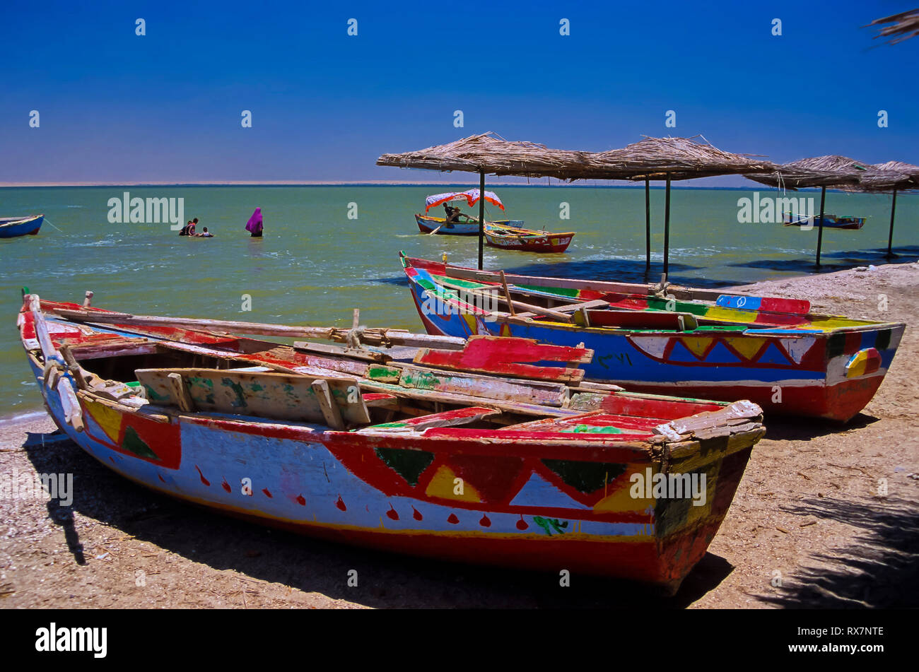 Il lago di Qarun (o Birket Qarun) e barche. Il Faiyum Oasis. L'Egitto. Africa Foto Stock