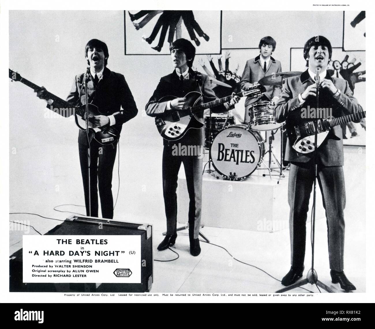 I Beatles una dura giornata di notte 1964 Paul McCartney George Harrison Ringo Starr John Lennon il direttore Richard Lester Walter Shenson film / boccascena film / United Artists Foto Stock