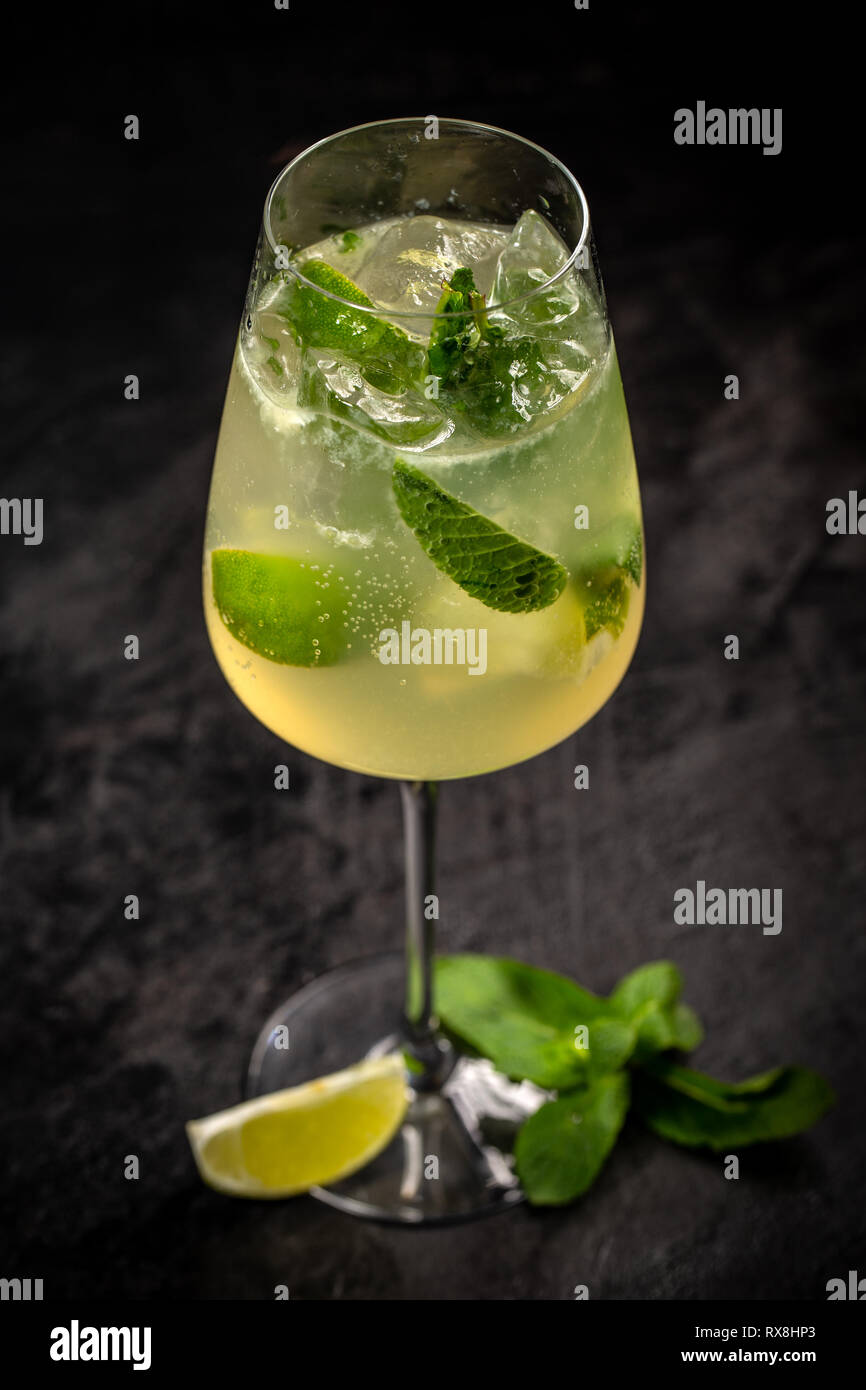 Hugo cocktail glass immagini e fotografie stock ad alta risoluzione - Alamy