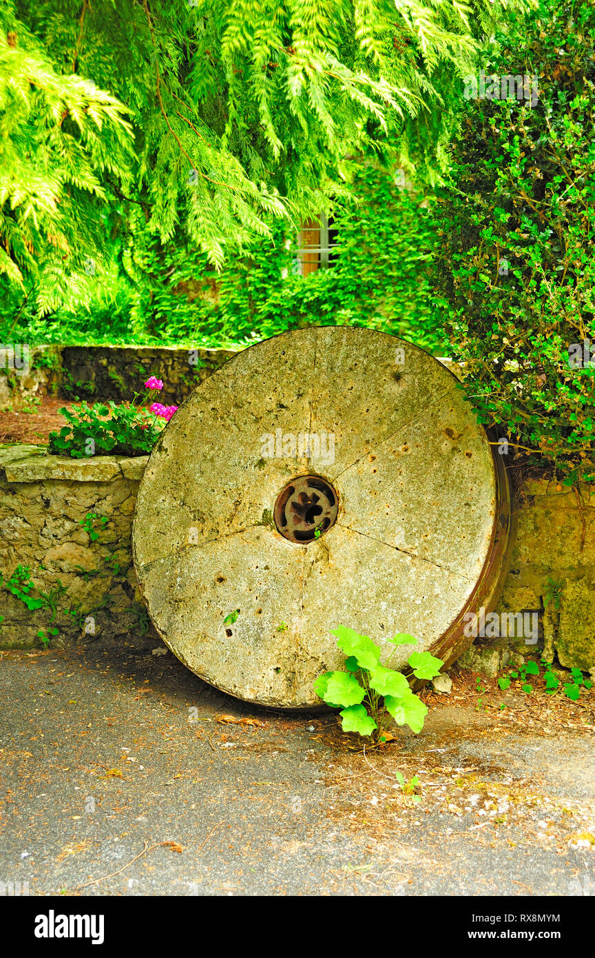 Mulino di pietra, Moulin signorile, Bourdeilles, Dipartimento di Dordogne, Nuova Aquitaine, Francia Foto Stock