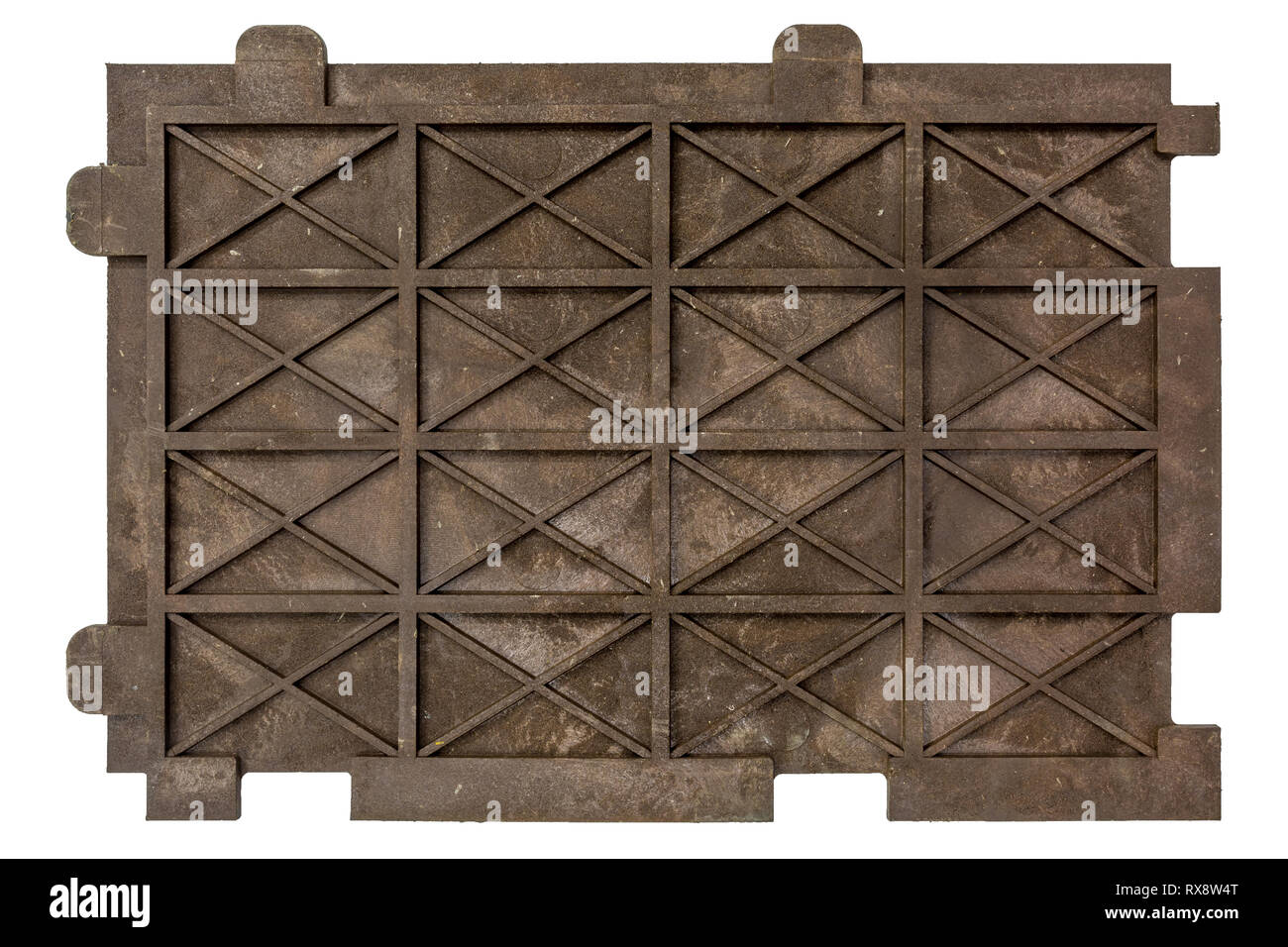 Eco-parcheggio pavimentazione in lastre in materiale plastico riciclato rifiuti isolati su sfondo bianco Foto Stock