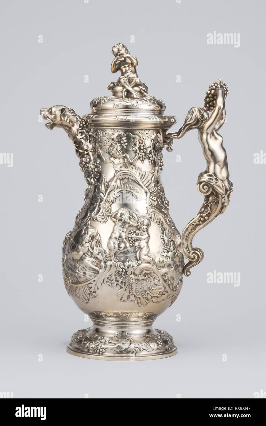 Boccale vino. Charles Frederick Kandler; inglese, nato in Germania, attivo 1735- c. 1778; Londra, Inghilterra. Data: 1739-1740. Dimensioni: H. 34 cm (13 3/8 in.). Argento. Origine: Londra. Museo: Chicago Art Institute. Foto Stock
