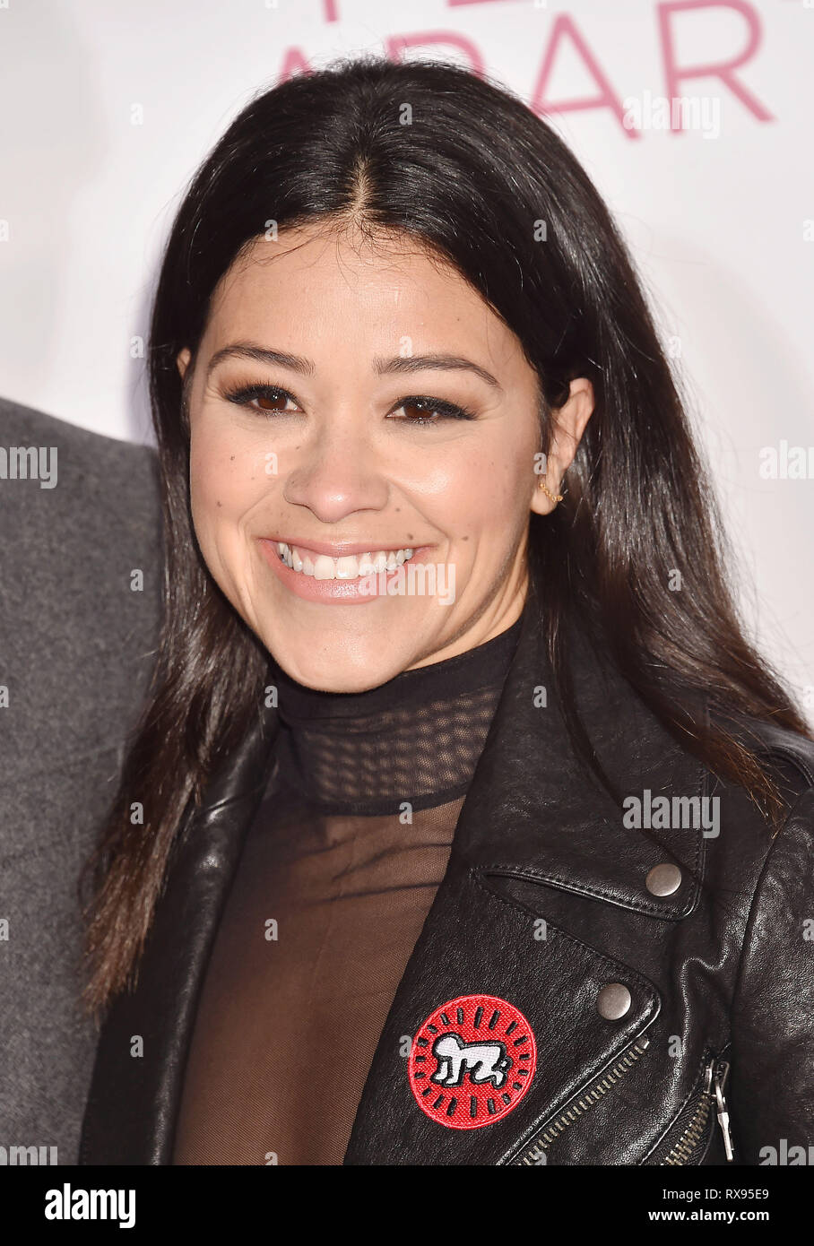 WESTWOOD, CA - MARZO 07: Gina Rodriguez assiste la premiere del Lionsgate 'Cinque Piedi Apart" al Fox Bruin Theatre il 07 marzo 2019 a Los Angeles, Foto Stock
