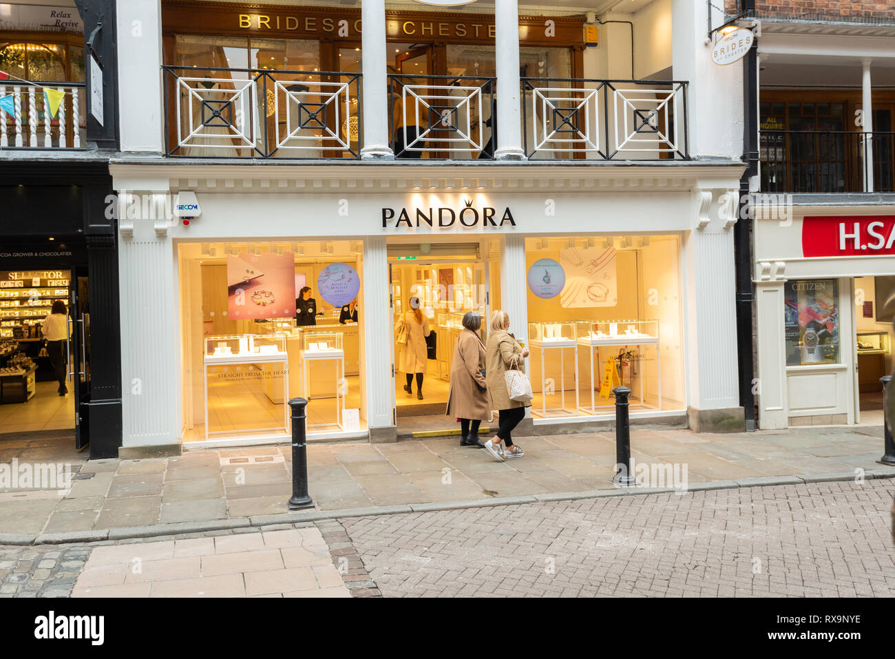 CHESTER, Inghilterra - 8 MARZO 2019: Un colpo di Pandora store in Chester Foto Stock