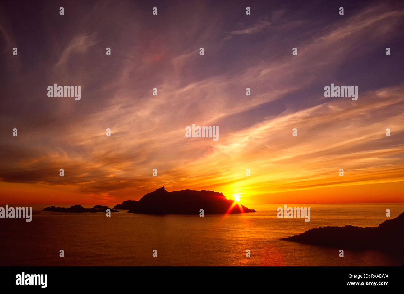 Sunsetting dietro isola in Notre Dame Bay, Twillingate, Terranova Foto Stock