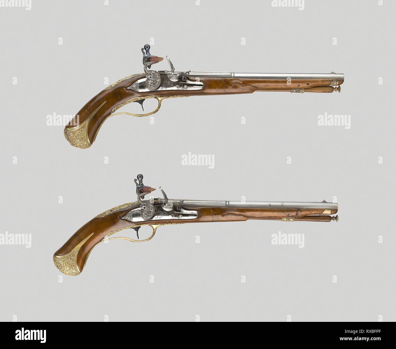 Coppia di Flintlock Pistols. Italiano, Brescia; cilindretto: Lazarino Cominazzo; bloccare maker: Gio Borgognone. Data: 1680-1710. Dimensioni: L. 35 cm (13 3/4 in.) canna L. 21,5 cm (8 7/8 in.). Noce, cesellato di acciaio e ferro. Origine: Italia. Museo: Chicago Art Institute. Foto Stock