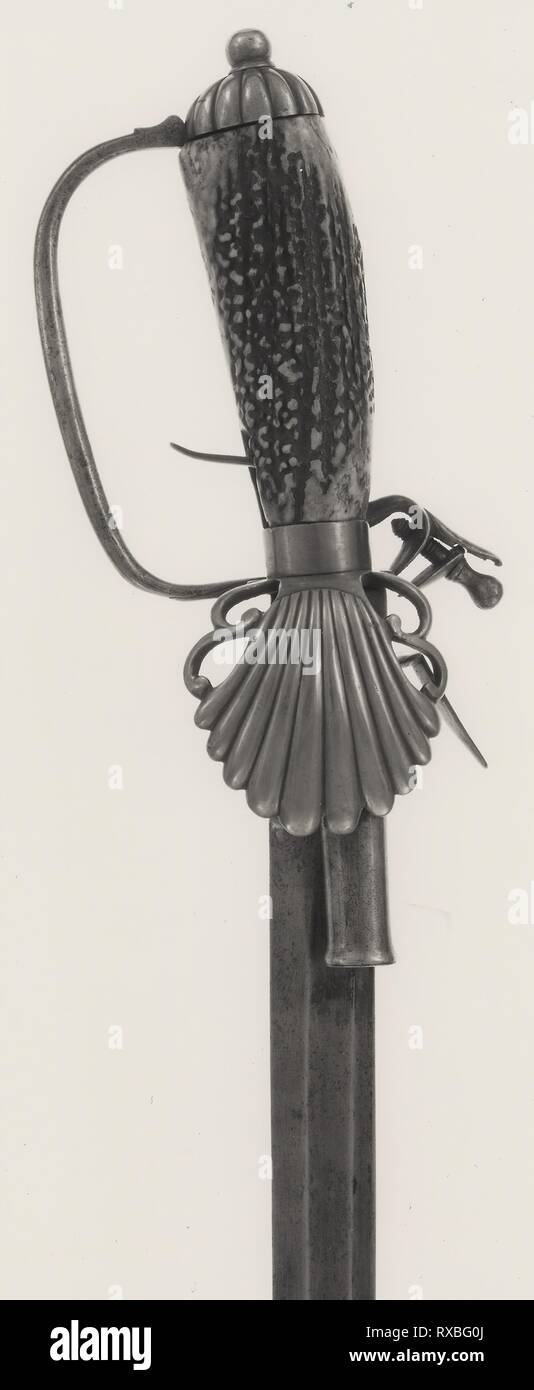 Spada di Caccia combinata con Flintlock pistola. Inglese. Data: 1725. Dimensioni: L. 81,2 cm (32 in.) lama L. 67,5 cm (26 5/8 in.), WT. 1 lb. 9 oz. Acciaio e ottone, e l'avvisatore acustico. Origine: Inghilterra. Museo: Chicago Art Institute. Foto Stock