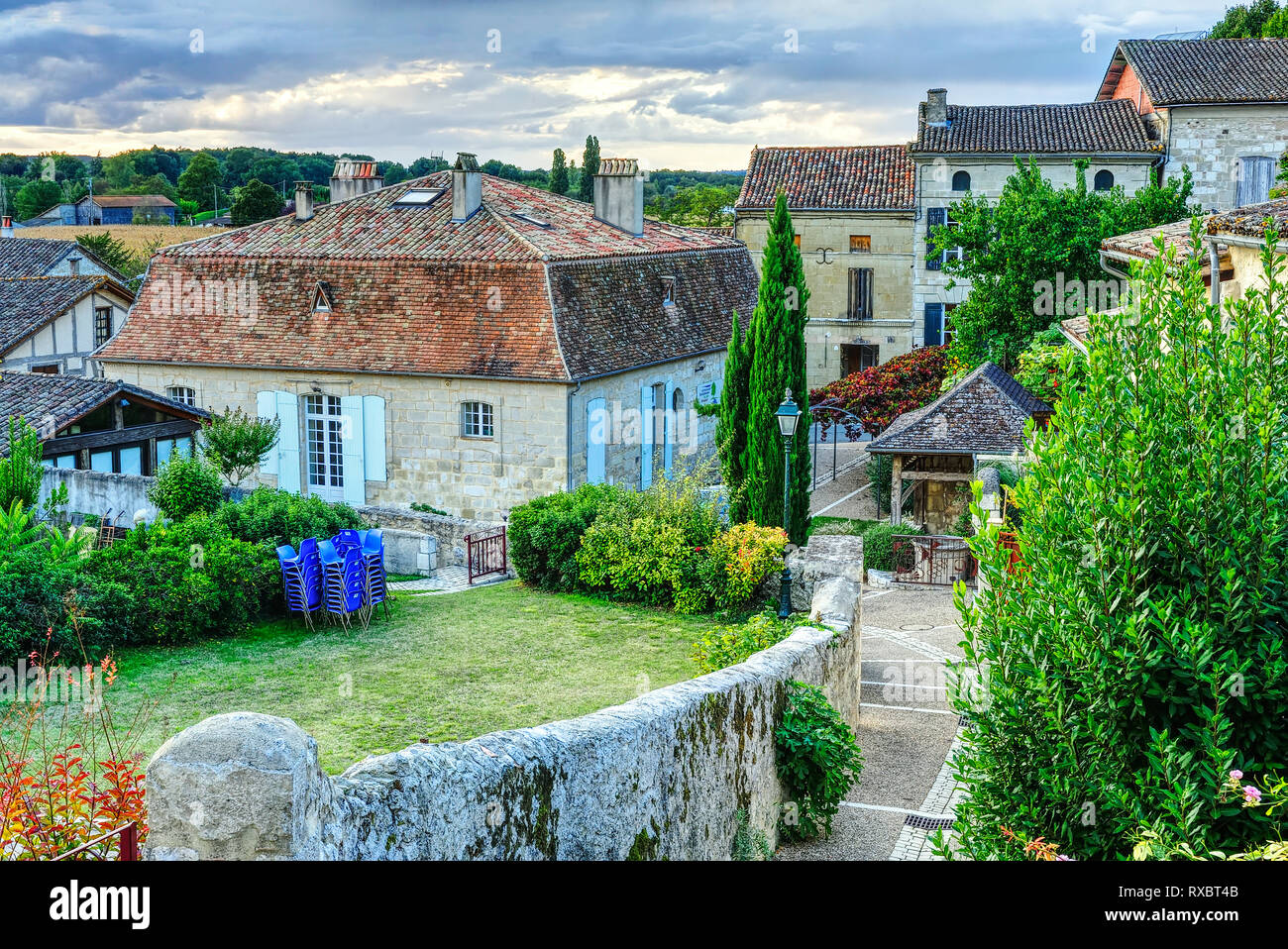 Rue des Terasses, Lauzun, Lot-et-Garonne Department, Nuova Aquitaine, Francia Foto Stock