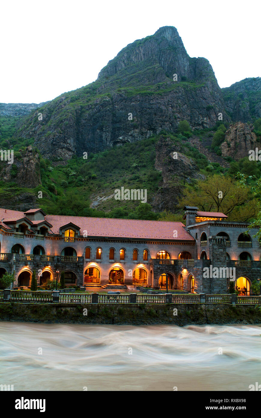 Avan Dzoragets, un hotel boutique da Tufenkian Heritage, il Debed Canyon in Armenia in serata. Istituito da US-nato tappeto armeno concessionario J Foto Stock