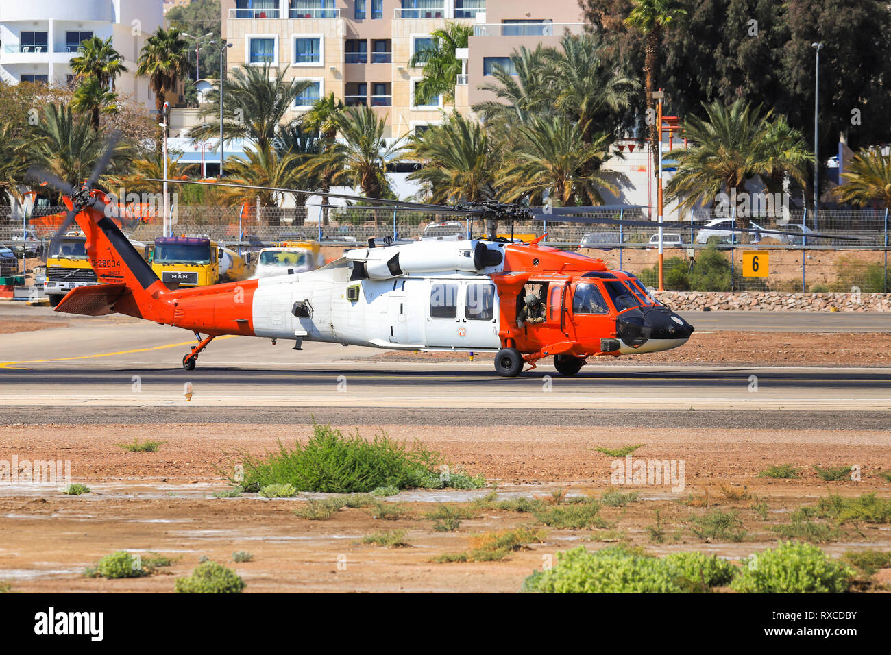 Eilat, Israele-Febbraio 24, 2019: UH 60 dalla forza multinazionale e osservatori al vecchio Eilat aeroporto internazionale. Foto Stock
