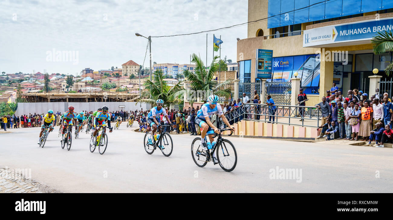 Muhanga, Ruanda, febbraio 26, 2019: Stadio 3 del Tour Du Ruanda corsa in bicicletta nella città di Muhanga, Ruanda Foto Stock
