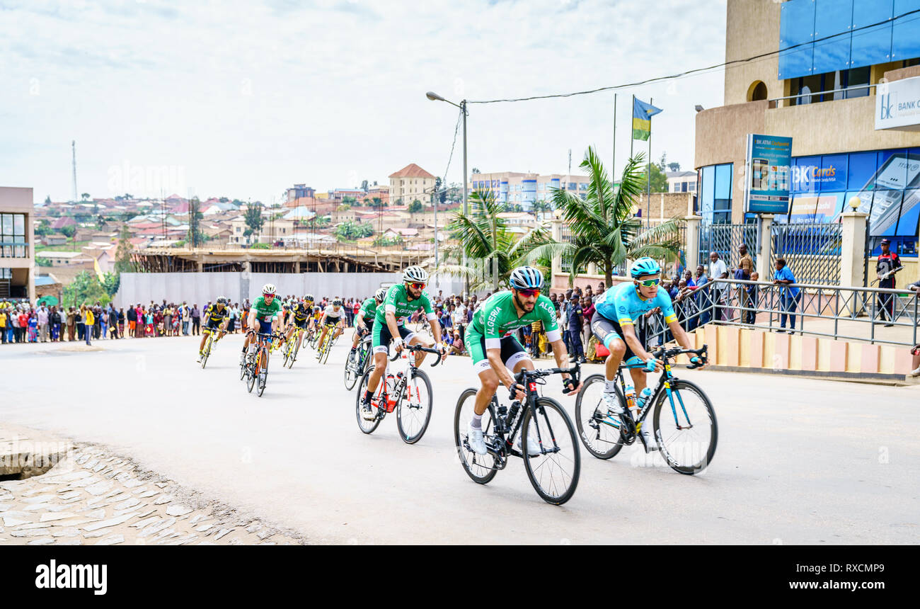 Muhanga, Ruanda, febbraio 26, 2019: Stadio 3 del Tour Du Ruanda corsa in bicicletta nella città di Muhanga, Ruanda Foto Stock