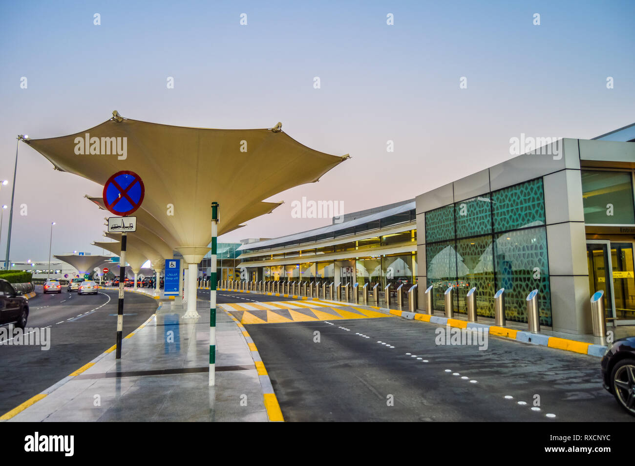 Dall'Aeroporto Internazionale Abu Dhabi nel capitale di Emirati Arabi Uniti , United Arab Eimrates Foto Stock