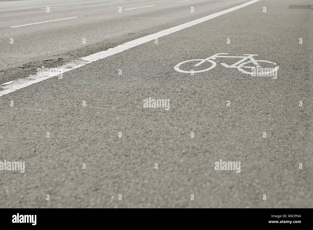 Percorso in bicicletta nel centro della città di Berlino Foto Stock