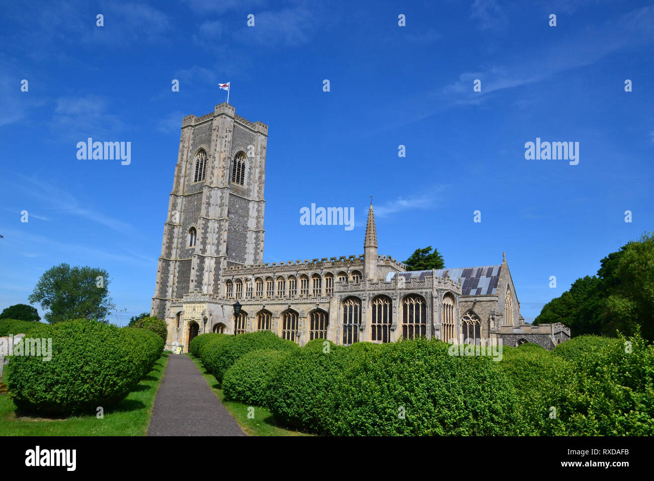 San Pietro e la chiesa di St Paul, chiesa parrocchiale a Lavenham, Suffolk, Regno Unito. Giornata di sole. Foto Stock