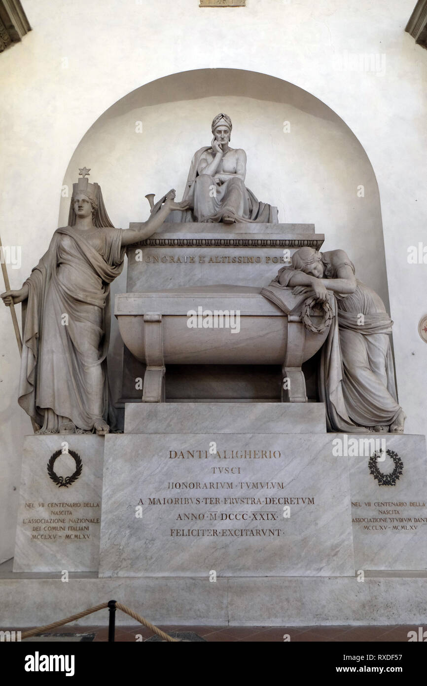 Il cenotafio di marmo di epoca medievale italiana poeta Dante Alighieri progettato da italiano scultore neoclassico Stefano Ricci, Basilica di Santa Croce a Firenze Foto Stock