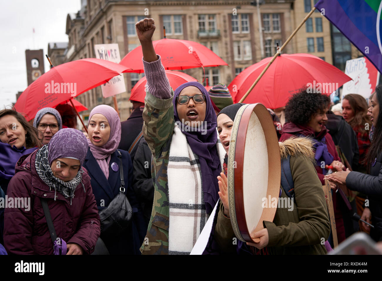 Amsterdam, Paesi Bassi. 9 Mar 2019. Le donne musulmane dei gruppi di prendere parte alla manifestazione che chiedono che i loro diritti siano rispettati. Convocata da donne del movimento di marzo, oggi le donne hanno dimostrato in Amsterdam seguendo le orme di grandi marche di tutto il mondo in difesa dei diritti delle donne e per la parità tra i sessi. Credito: Nacho Calonge/Alamy Live News Foto Stock