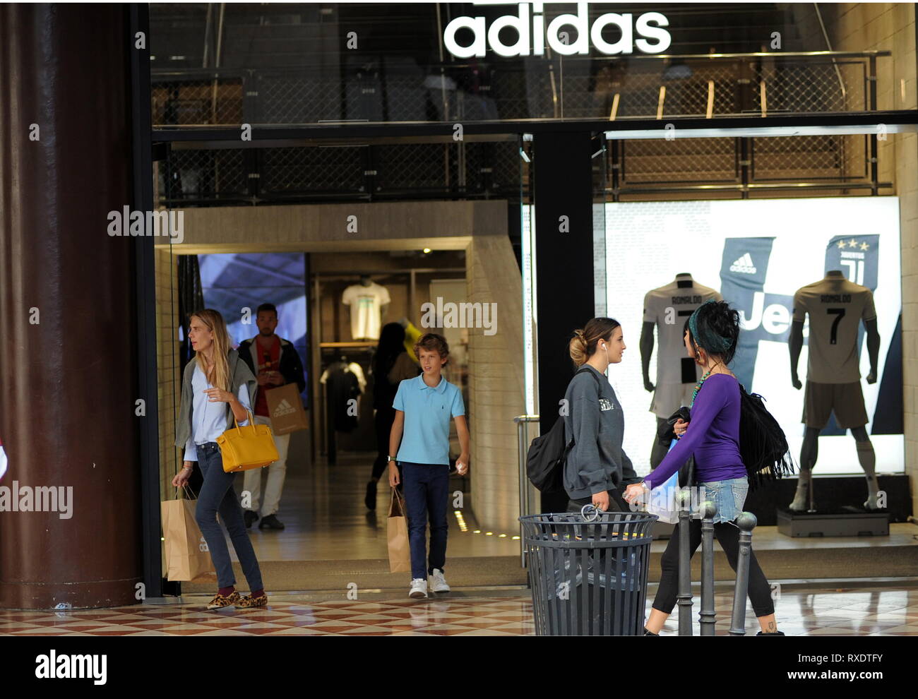 adidas milano duomo