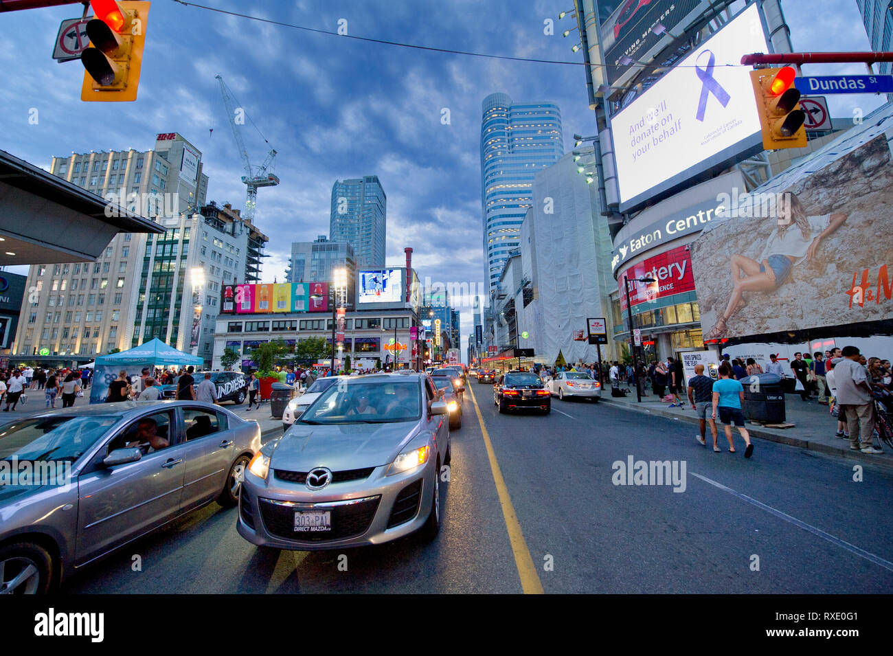 Yonge dundas square downtown toronto immagini e fotografie stock ad ...