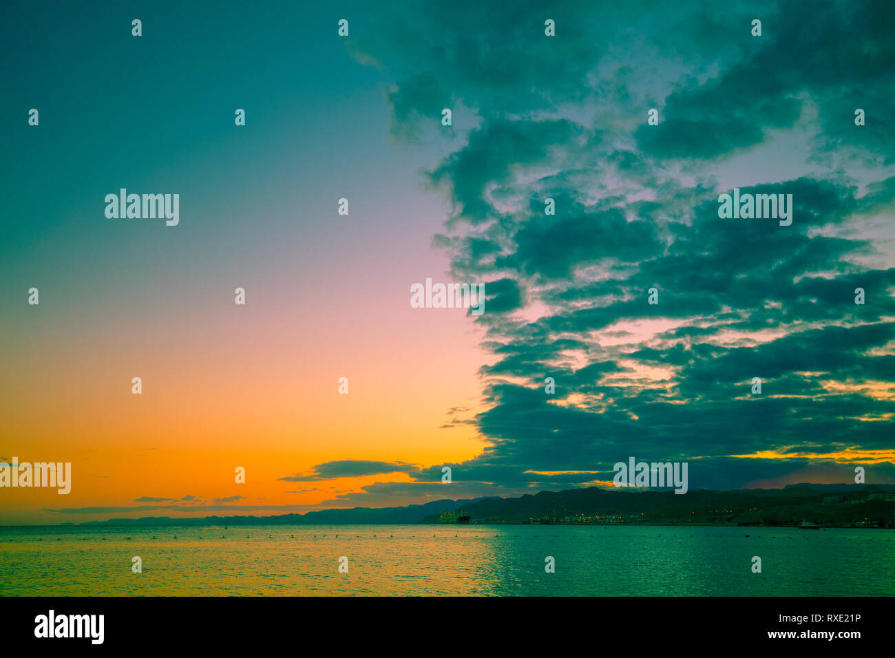 Tramonto sul Mar Rosso. Eilat, Israele Foto Stock