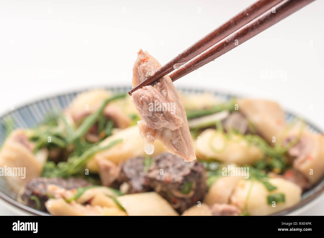 Cibo taiwanese, chiamato pollo salato, che è un tipo di cibo tradizionale che di carne o di pollame in umido con il salato e tesa prima di servire. Foto Stock