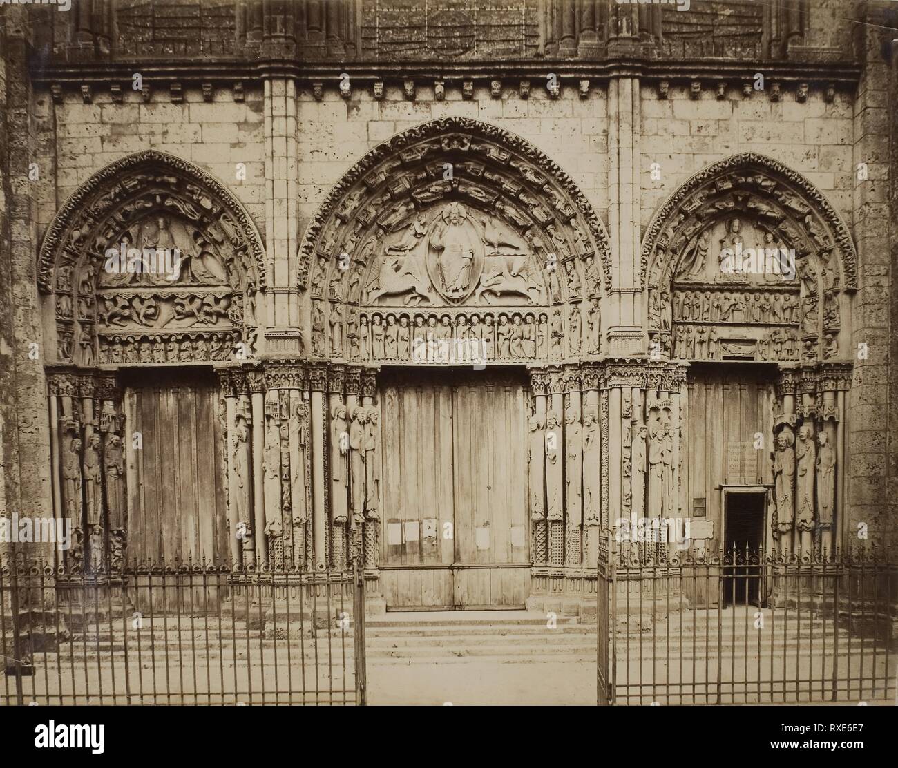 Untitled (Royal Portale della Cattedrale di Chartres). Artista sconosciuto. Data: 1860-1869. Dimensioni: 21,9 × 28 cm (immagine/carta). Albume stampa. Origine: Chartres. Museo: Chicago Art Institute. Foto Stock