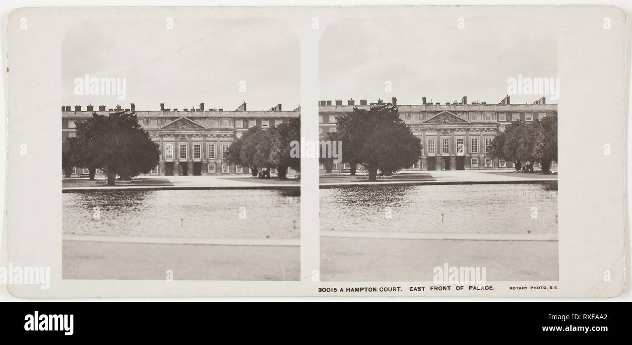 Hampton Court, Est Anteriore del palazzo. Artista sconosciuto. Data: 1860-1869. Dimensioni: 7,9 x 7,7 cm (immagine); 8,8 x 17,6 cm (scheda). Albume stampa, stereo. Origine: Hampton Court. Museo: Chicago Art Institute. Foto Stock