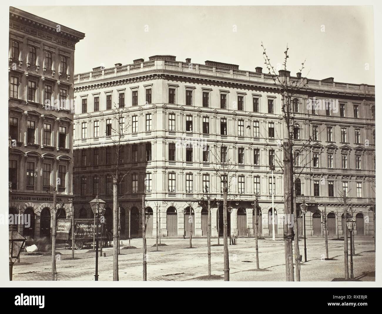 Burg-Ring n. 1, Wohnhaus des Simon Ritter von Biederman. Artista sconosciuto; austriaco del XIX secolo. Data: 1860-1869. Dimensioni: 25 x 33,3 cm (l'immagine/carta); 42,7 × 61,2 cm (album). Albume stampa. Origine: Austria. Museo: Chicago Art Institute. Autore: anonimo. Foto Stock