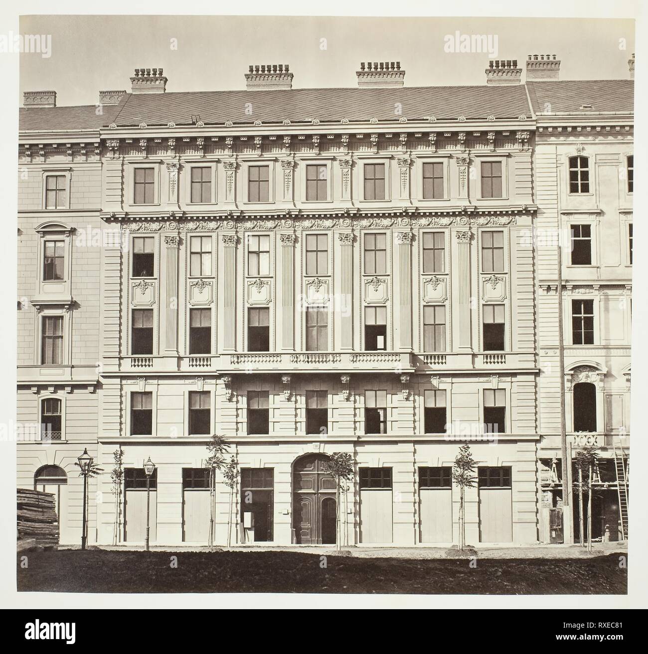 Kolowrat-Ring n. 10, Wohnhaus der Frau C. Hoffmann. Artista sconosciuto; austriaco del XIX secolo. Data: 1860-1869. Dimensioni: 28,4 x 30,1 cm (l'immagine/carta); 42,8 × 61,2 cm (album). Albume stampa. Origine: Austria. Museo: Chicago Art Institute. Autore: anonimo. Foto Stock